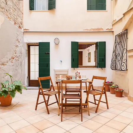 Daire Elegant In Biennale By Bricola Venedik