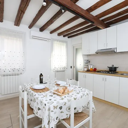 Elegant In Biennale By Bricola Daire Venedik